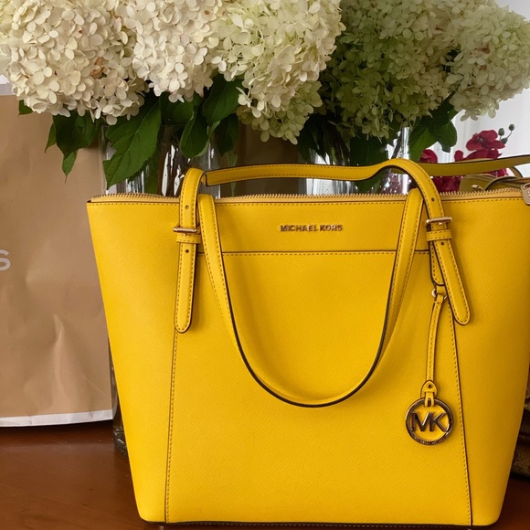 NWT Yellow Michael Kors Ciara Tote - Picture 3 of 4